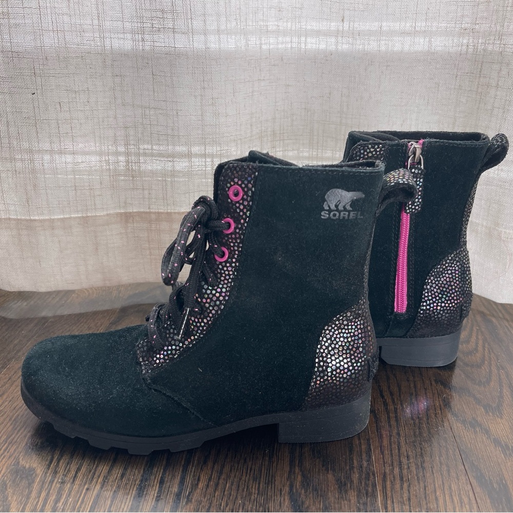 Sorel girl “Emelie” lace up boot size 4
